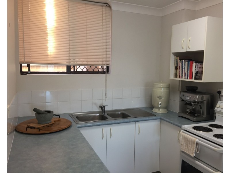 2/18 Sunshine Boulevard, Broadbeach Waters QLD 4218