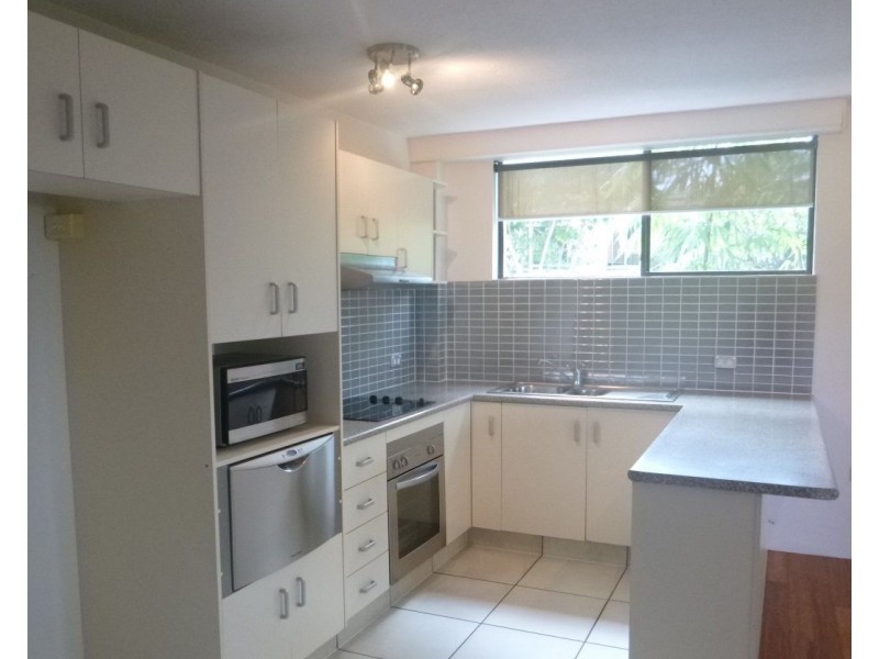 6/14 First Avenue, Broadbeach QLD 4218