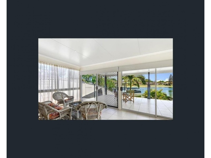 2 Helen Court, Broadbeach Waters QLD 4218