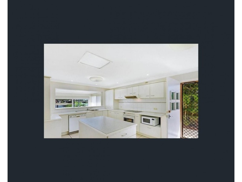 2 Helen Court, Broadbeach Waters QLD 4218