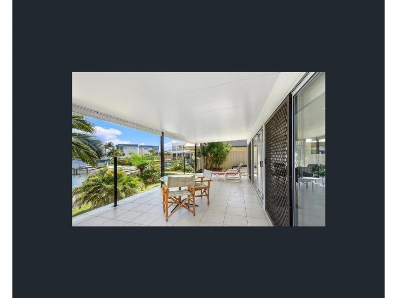 2 Helen Court, Broadbeach Waters QLD 4218