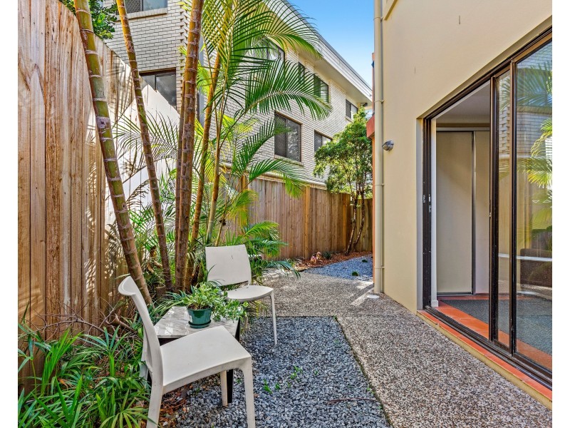 2/22 Peninsular Drive, Surfers Paradise QLD 4217