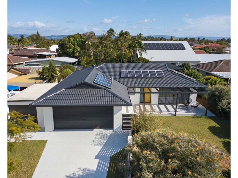 63 Rumrunner Street, Mermaid Waters QLD 4218