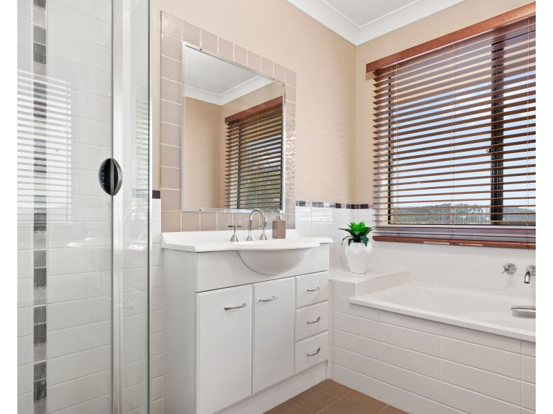 28 Yamba Street, Pacific Pines QLD 4211