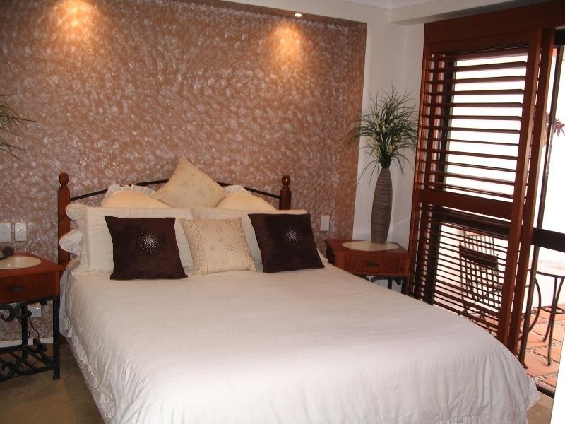 33 Sovereign Drive, Mermaid Waters QLD 4218