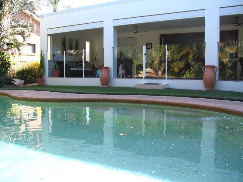 33 Sovereign Drive, Mermaid Waters QLD 4218