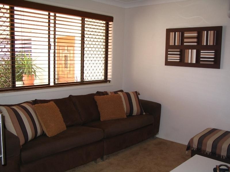 33 Sovereign Drive, Mermaid Waters QLD 4218