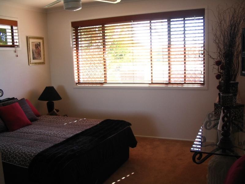 33 Sovereign Drive, Mermaid Waters QLD 4218