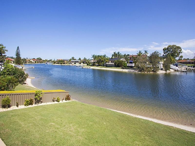 11 Weatherly Avenue, Mermaid Waters QLD 4218