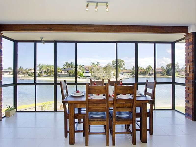 11 Weatherly Avenue, Mermaid Waters QLD 4218