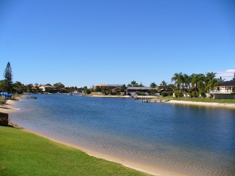11 Weatherly Avenue, Mermaid Waters QLD 4218