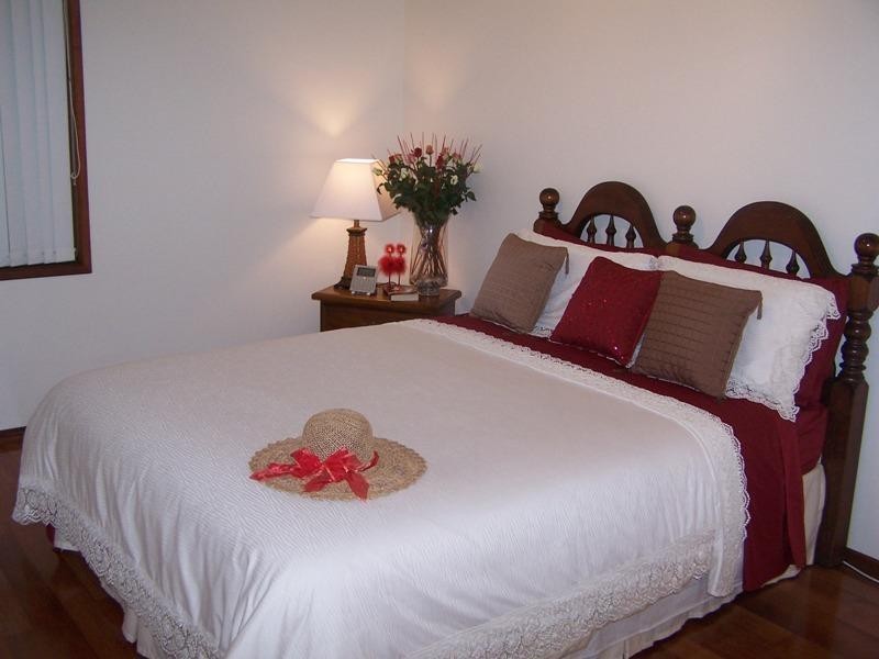 11 Weatherly Avenue, Mermaid Waters QLD 4218