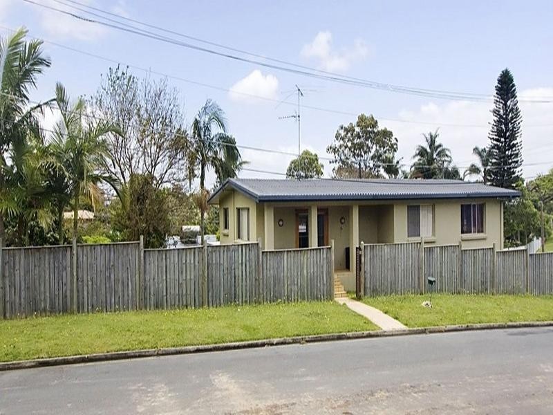 1 Kathleen Avenue, Southport QLD 4215