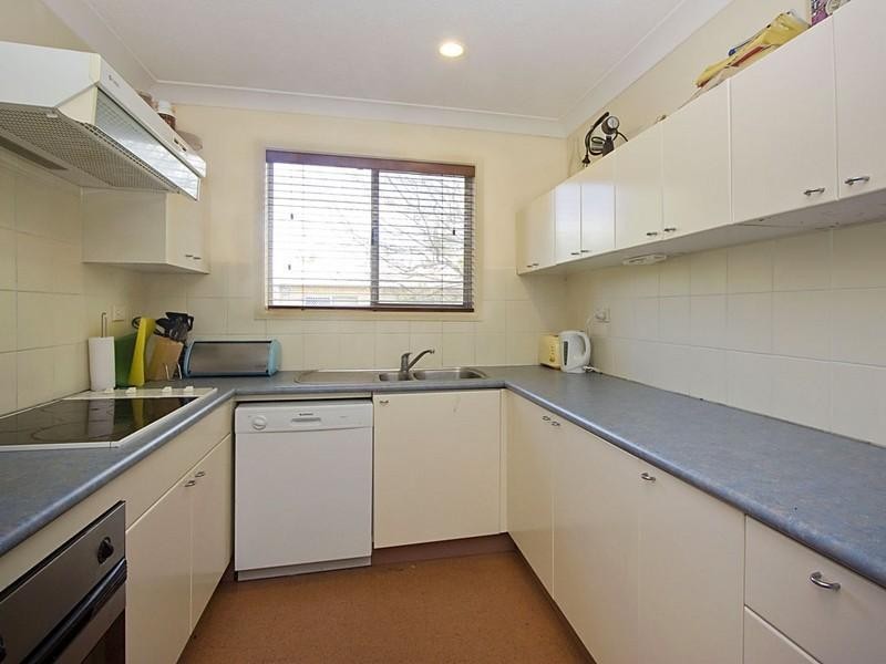 1 Kathleen Avenue, Southport QLD 4215