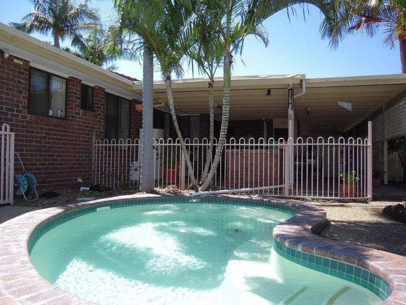 5 Courser Court, Burleigh Waters QLD 4220