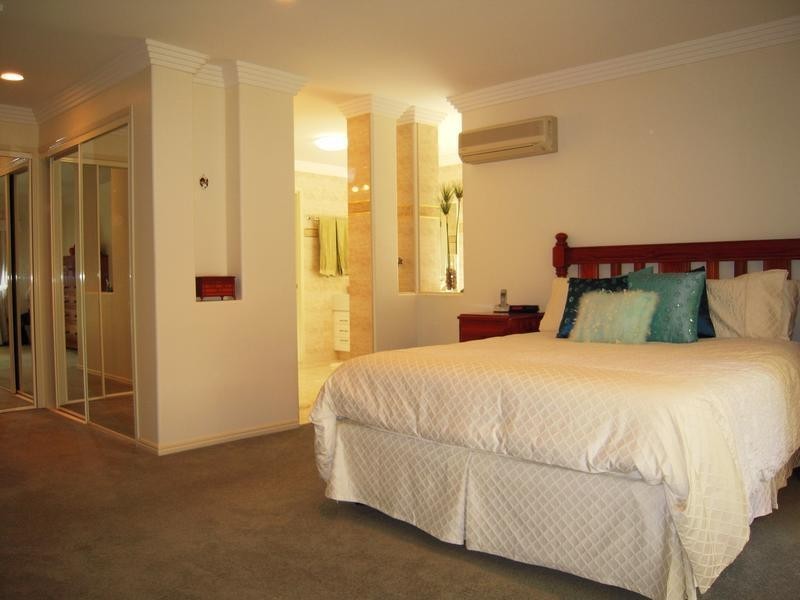 8 Cajeput Court, Reedy Creek QLD 4227