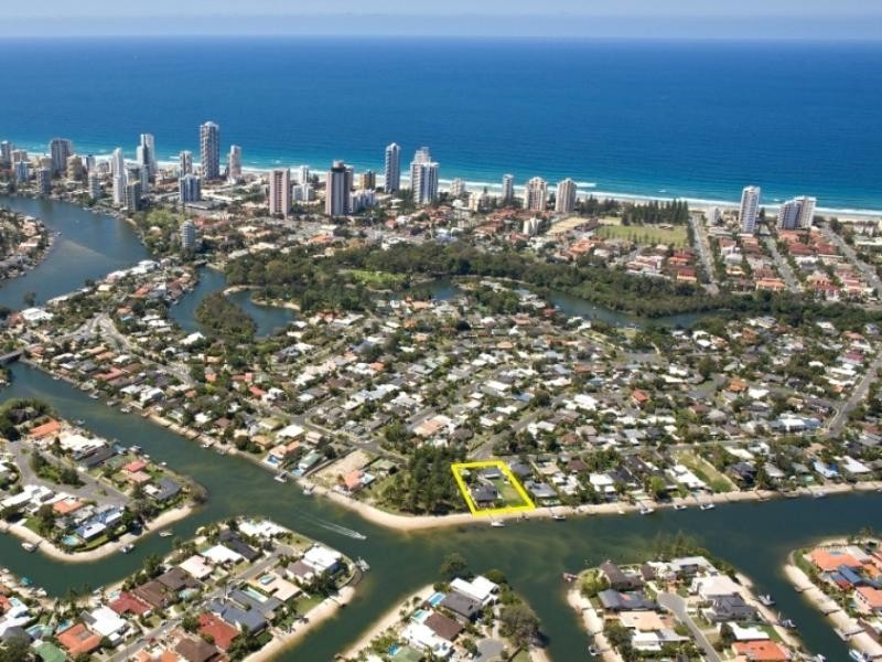 49 Allambi Avenue, Broadbeach Waters QLD 4218