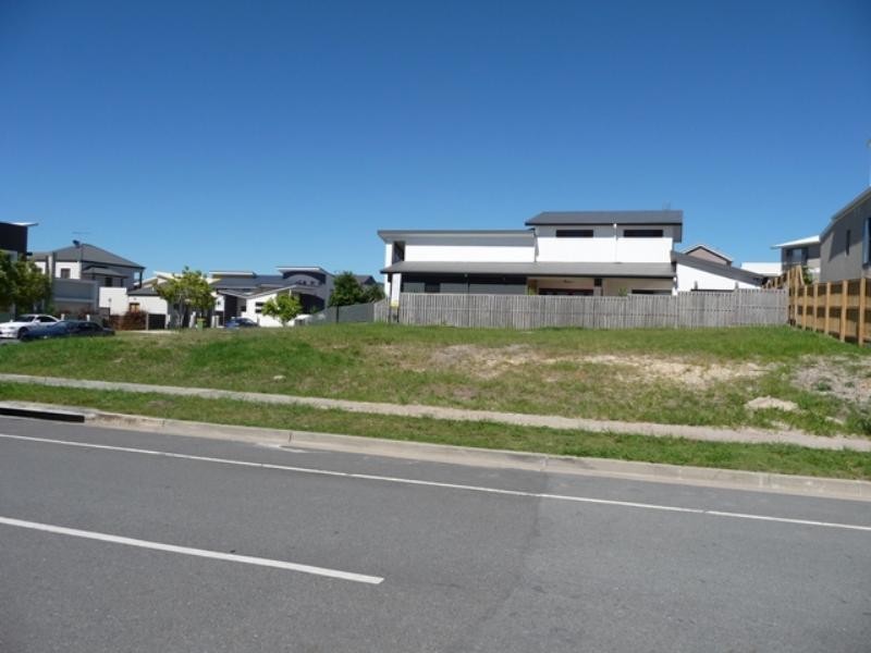 52 Azzurra Drive, Varsity Lakes QLD 4227