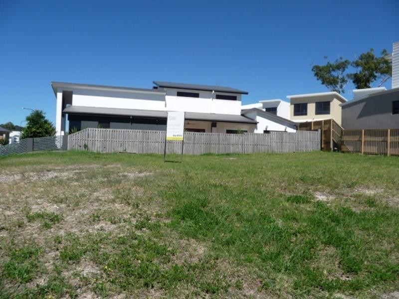 52 Azzurra Drive, Varsity Lakes QLD 4227