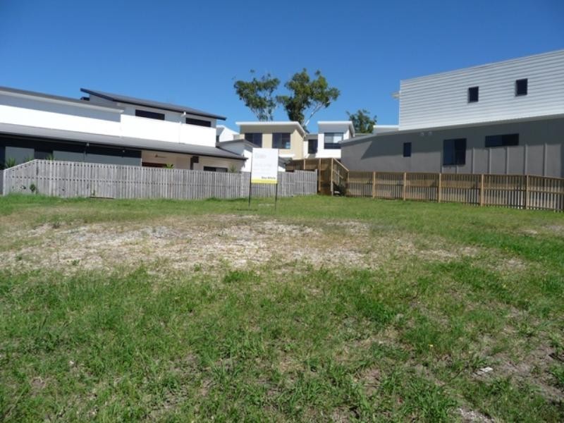 52 Azzurra Drive, Varsity Lakes QLD 4227