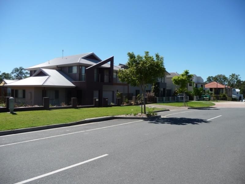 52 Azzurra Drive, Varsity Lakes QLD 4227