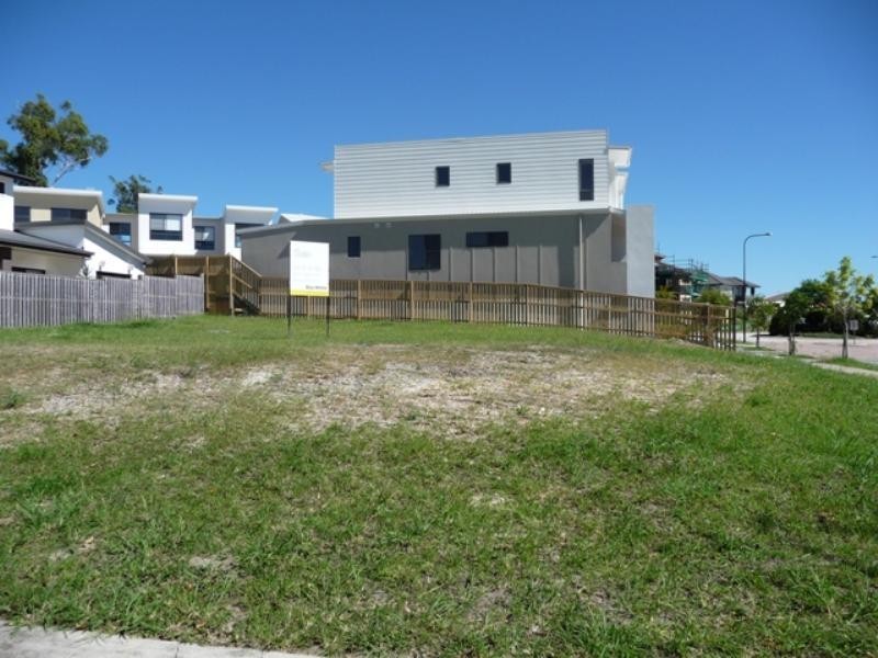 52 Azzurra Drive, Varsity Lakes QLD 4227