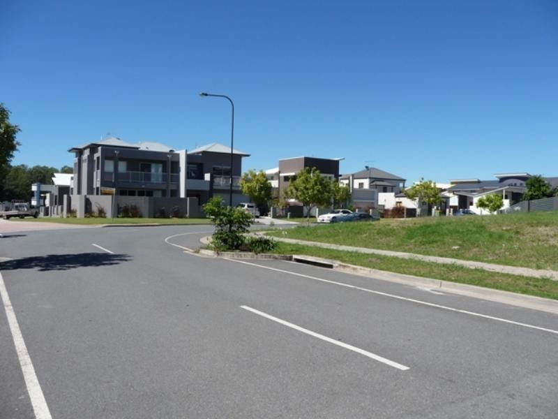 52 Azzurra Drive, Varsity Lakes QLD 4227