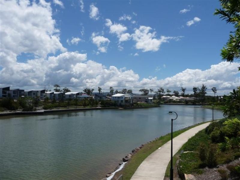 52 Azzurra Drive, Varsity Lakes QLD 4227