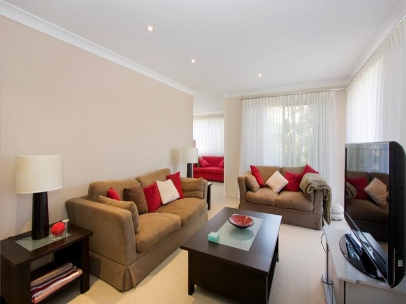 30 Bergamont Street, Elanora QLD 4221