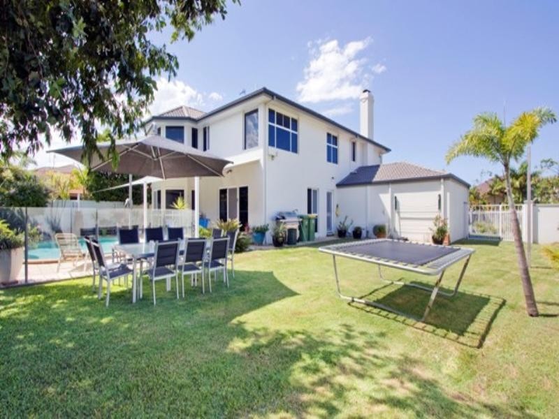 2 Crozet Court, Burleigh Waters QLD 4220