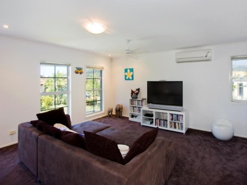 2 Crozet Court, Burleigh Waters QLD 4220