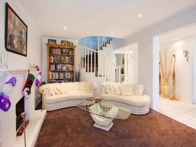 2 Crozet Court, Burleigh Waters QLD 4220