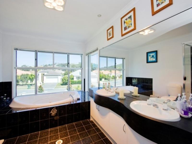 2 Crozet Court, Burleigh Waters QLD 4220