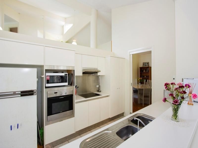 9 Montebello Court, Mermaid Waters QLD 4218