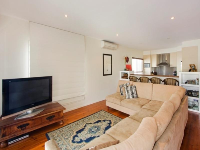 30 Ocean Street, Mermaid Beach QLD 4218