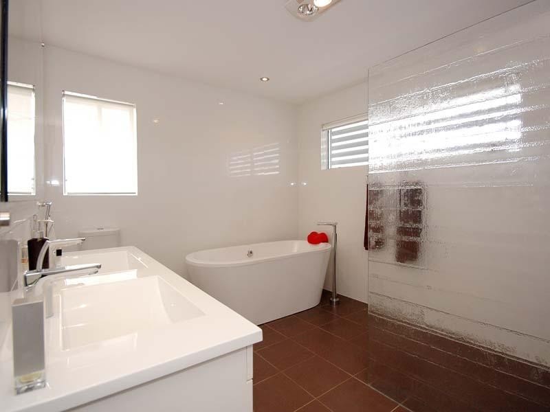 207 Stanhill Drive, Chevron Island QLD 4217