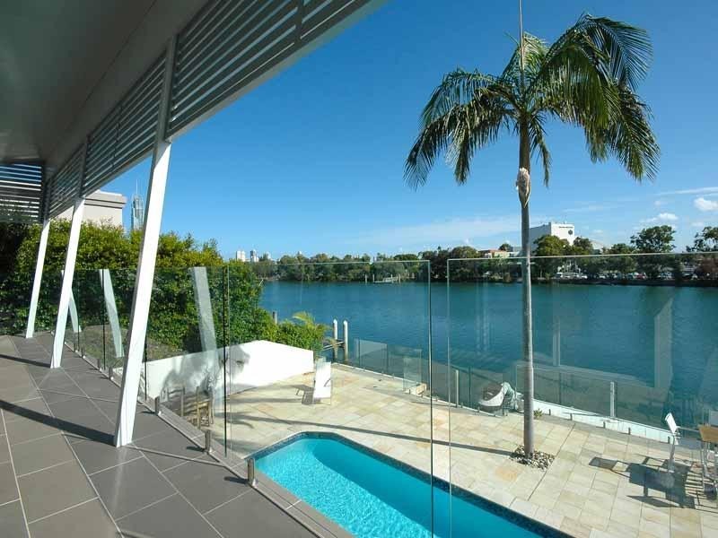 207 Stanhill Drive, Chevron Island QLD 4217