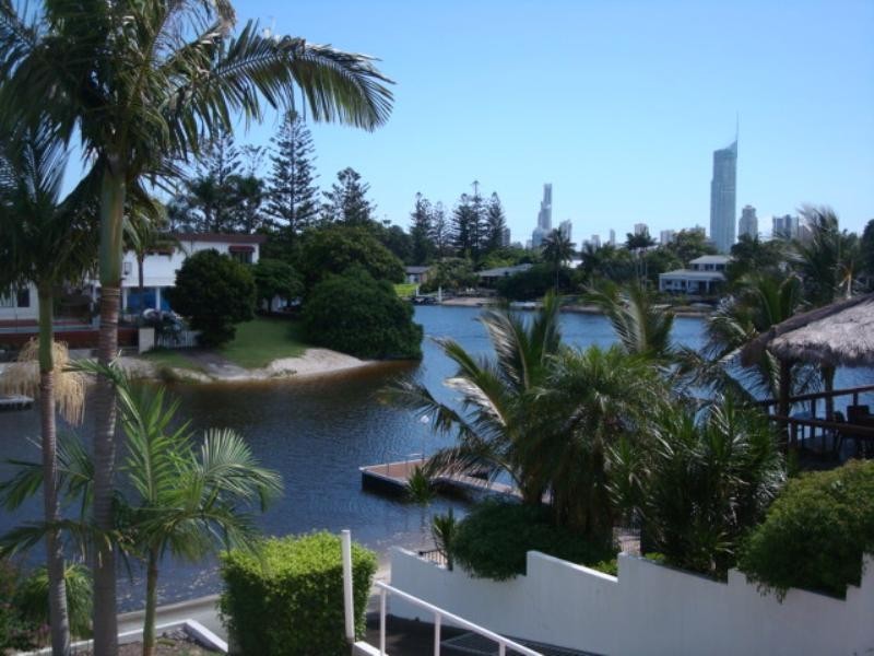 29 Andrea Avenue, Broadbeach Waters QLD 4218