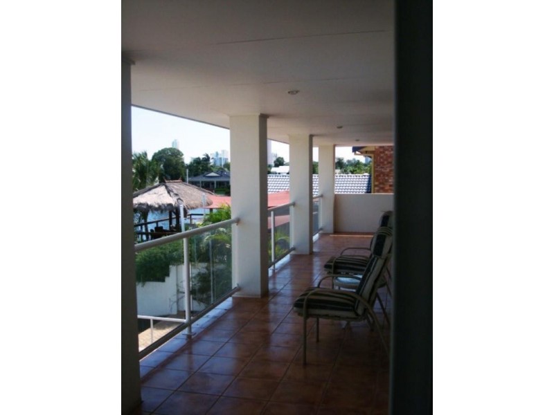 29 Andrea Avenue, Broadbeach Waters QLD 4218