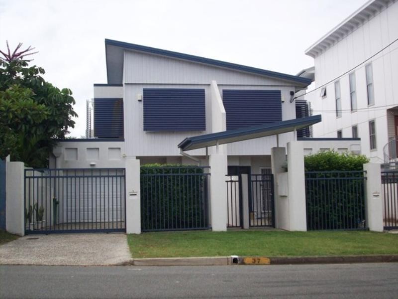 Villa 2, 37 Dolphin Avenue, Mermaid Beach QLD 4218