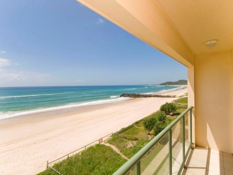 2/209 Jefferson Lane, Palm Beach QLD 4221