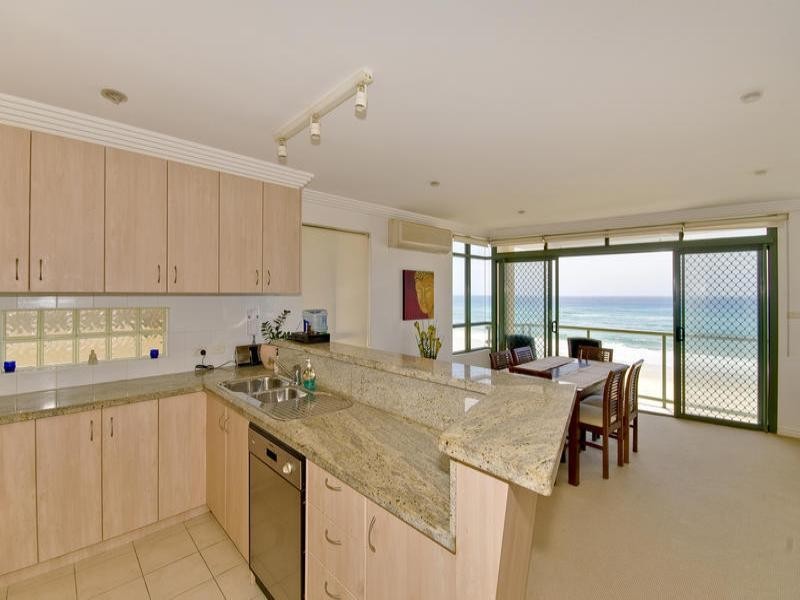 2/209 Jefferson Lane, Palm Beach QLD 4221
