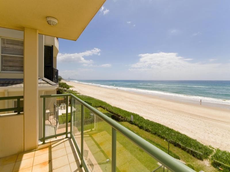 2/209 Jefferson Lane, Palm Beach QLD 4221