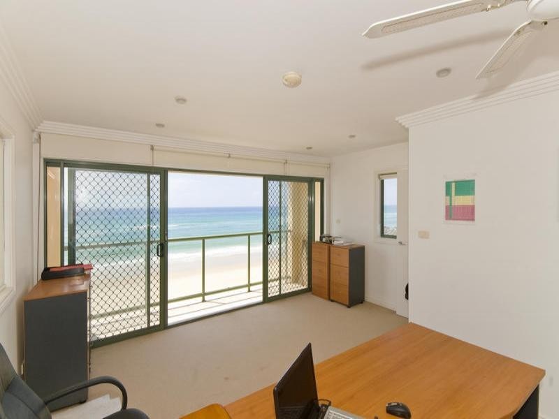 2/209 Jefferson Lane, Palm Beach QLD 4221