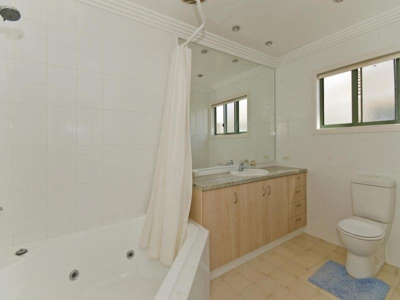 2/209 Jefferson Lane, Palm Beach QLD 4221