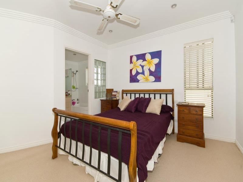 2/209 Jefferson Lane, Palm Beach QLD 4221