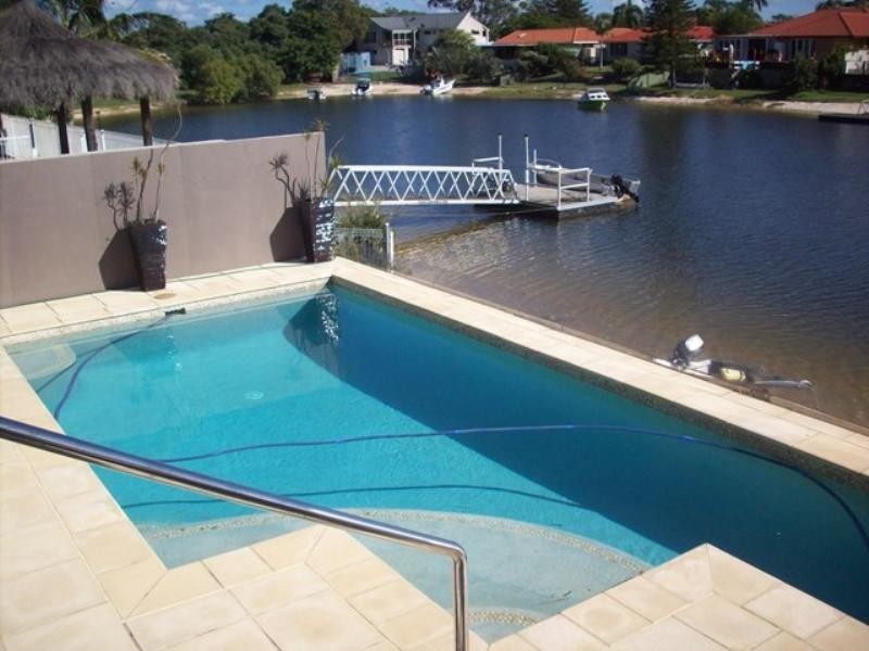 10 Sundowner Court, Mermaid Waters QLD 4218