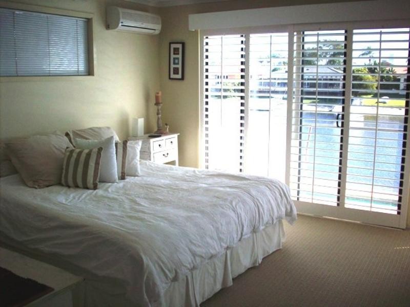 10 Sundowner Court, Mermaid Waters QLD 4218