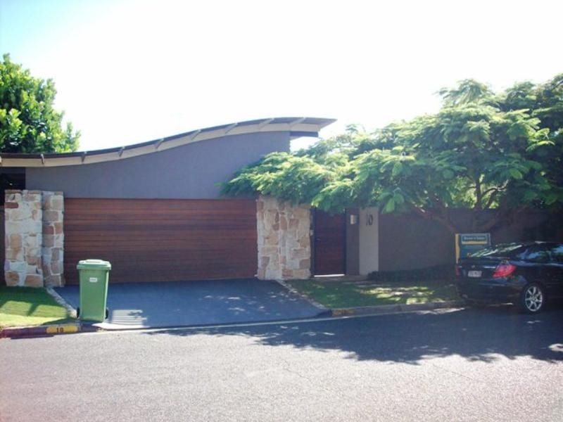 10 Sundowner Court, Mermaid Waters QLD 4218