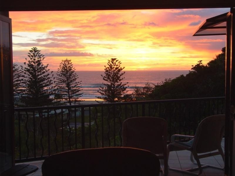 1 ‘Villa Al Mare’, 2087 Gold Coast Highway, Miami QLD 4220